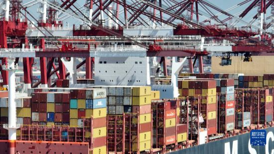 山東青島港:小長(zhǎng)假迎來進(jìn)出口裝卸高峰